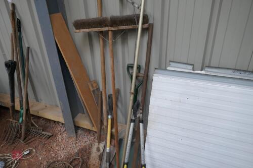 SPADES, SHOVELS, BRUSH & PRUNERS(58)