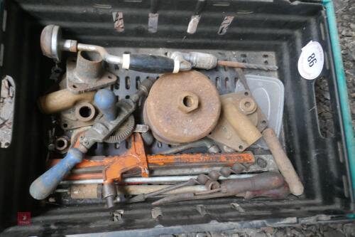 BOX OF HAND TOOLS (86)