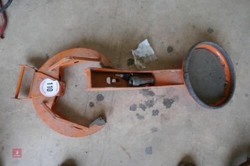 WHEEL CLAMP C/W LOCK & KEY (110)