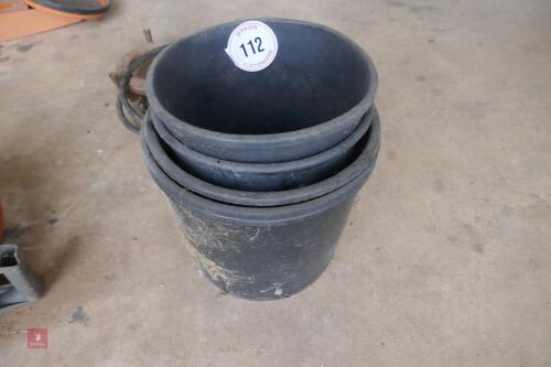 4 BLACK PLANT POTS (112)