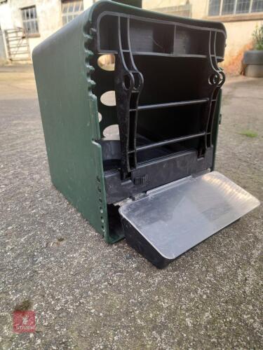 CHICK BOX ROLLAWAY PLASTIC NEST BOX