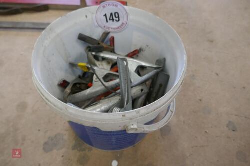 BUCKET OF CLAMPS & CLIPS (149)