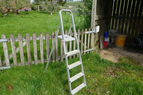 ABRU ALUMINIUM STEP LADDER