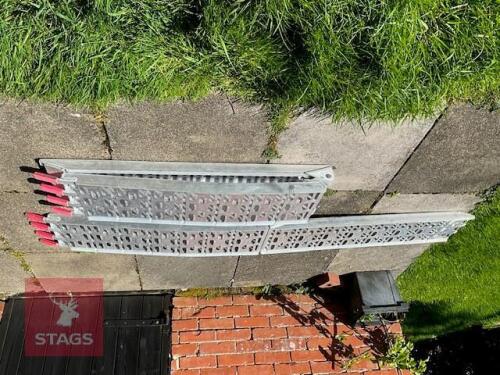 ALUMINIUM 7' X 11'' LOADING RAMPS
