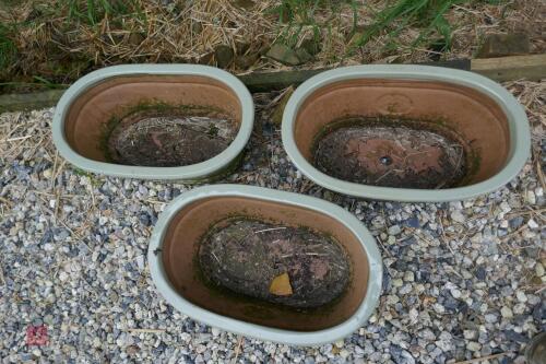 3 CLAY MATCHING GARDEN POTS