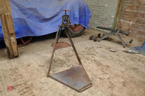 RECORD PIPE VICE & STAND