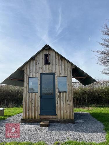 ALPINE STYLE CAMING HUT