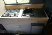 FORD CARGO 813 7.5T HORSE LORRY - 18