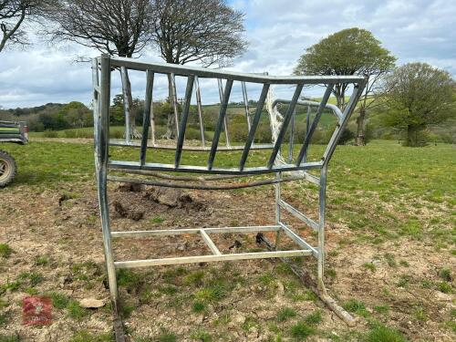 CRADLE CATTLE FEEDER