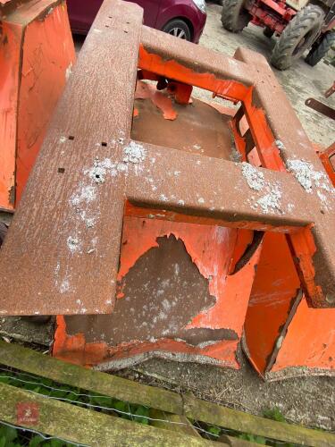 TIPPING FORK LIFT (S/R)
