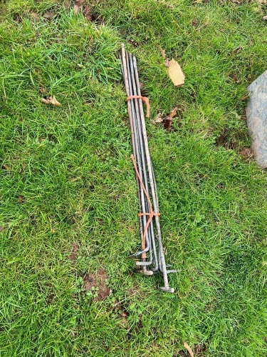 7 METAL PINS