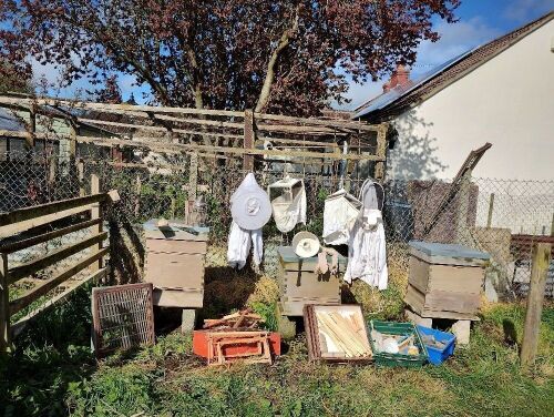 BEEKEEPING KIT