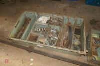 TRAY OF CHAIN LINKAGE - 4