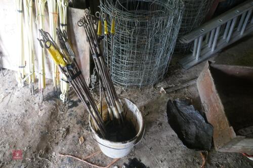 23 METAL ELECTRIC FENCE STAKES