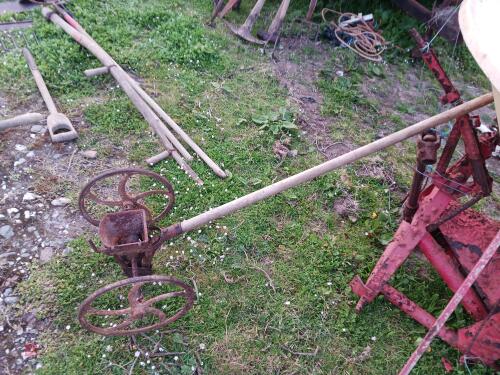 VINTAGE PUSH ALONG SEED TILLER