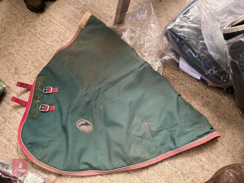 JUMPERS HORSELINE TURNOUT NECK
