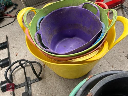 VARIOUS PLASTIC SKIPS