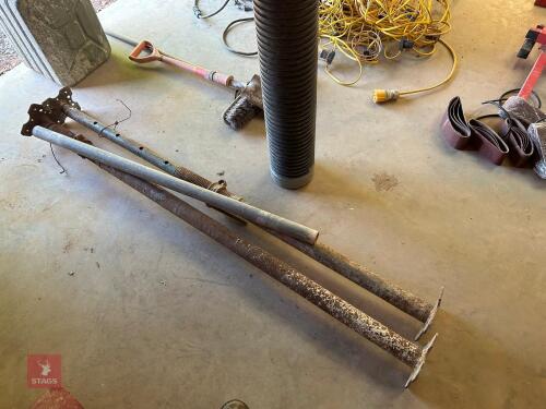 2 ACRO PROPS AND SCAFFOLD BAR