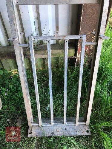 GUILLOTINE SHEEP GATE