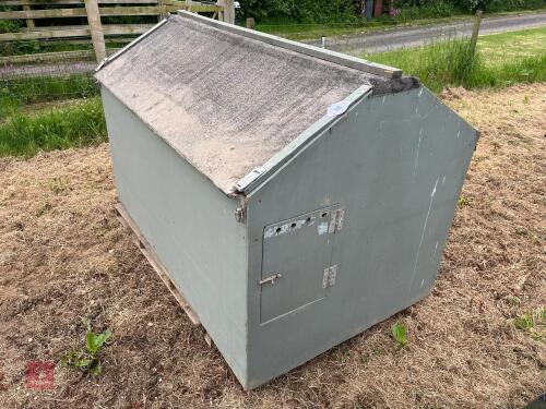 2M X 1.2M DOG TRANSPORT BOX (30)
