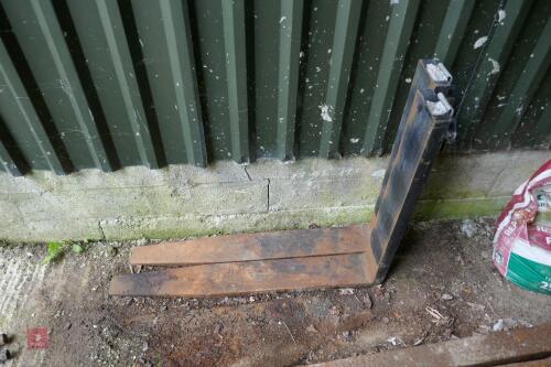SET OF FORKLIFT PALLET FORKS