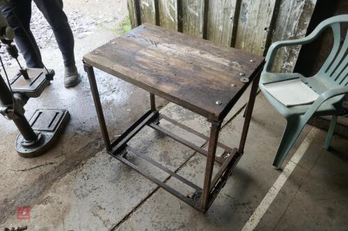 SMALL WHEELED WORKBENCH