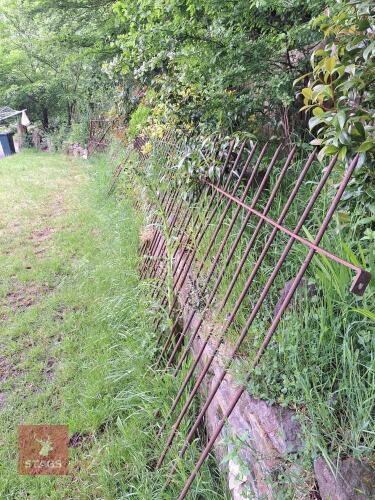 5 PANELS OF ESTATE FENCING