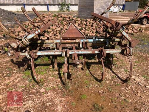 MANUAL FOLDING CHISEL CULTIVATOR