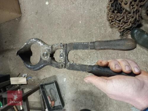 BURDIZZO CASTRATION DEVICE