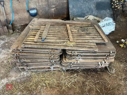 34 SHEARWELL LAMBING PEN SECTIONS (23)