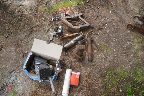 SELECTION OF TOOLS & JACKS