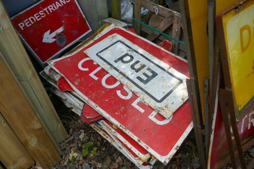 100 ASSORTED ROAD SIGNS