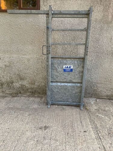 IAE SLIDING INTERNAL RACE GATE