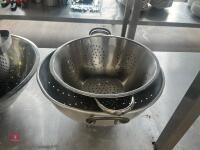 5 X COLANDERS - 2