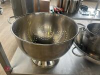 5 X COLANDERS - 4