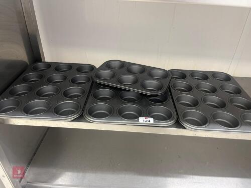 4 CAKE TINS