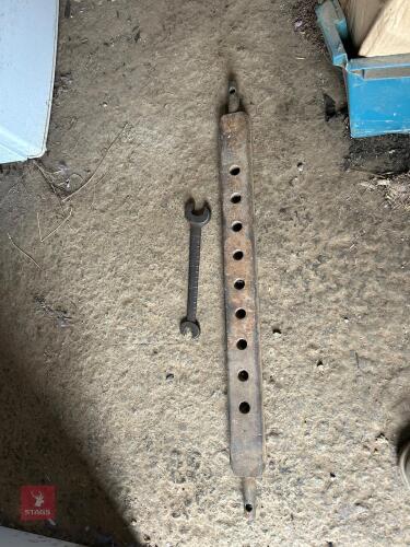 FERGUSON UNIVERSAL WRENCH & DRAWBAR