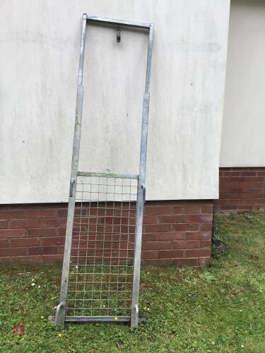 GUILLOTINE GATE FOR SHEEP RACE