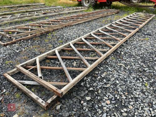 2 CATTLE FEED BARRIERS (5)