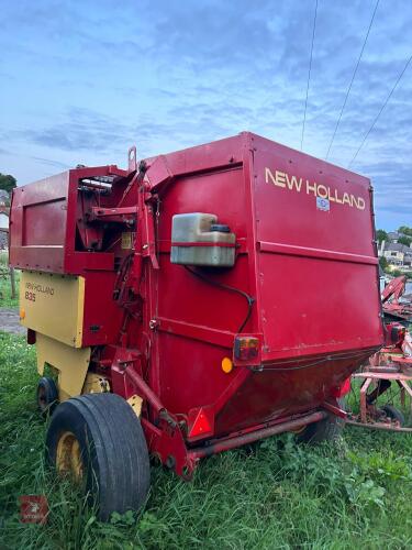 NEW HOLLAND 835 ROUND BALER