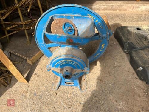 R HUNT VINTAGE GRAIN ROLLER