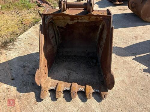 3' DIGGING BUCKET WITH TEETH (1)