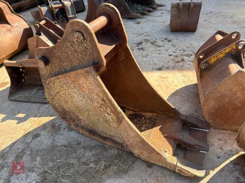 22'' TRENCHING BUCKET WITH TEETH (5)