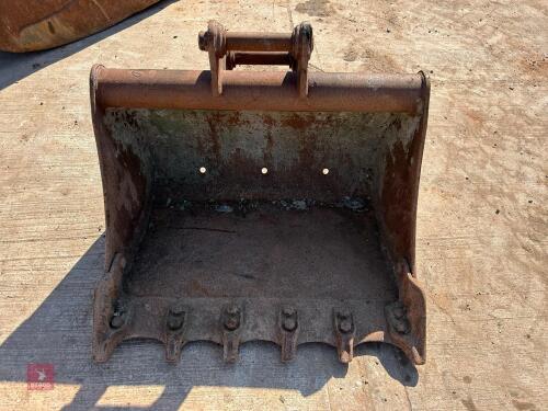 3' DIGGING BUCKET WITH TEETH (6)