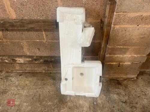 BATHROOM SINK & COUNTER