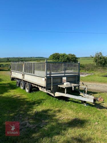BUFFALO TRI AXLE FLATBED TRAILER