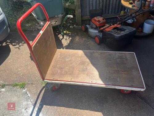 UTILITY TROLLEY ON WHEELS