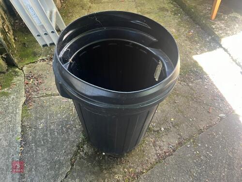4 PLASTIC BINS