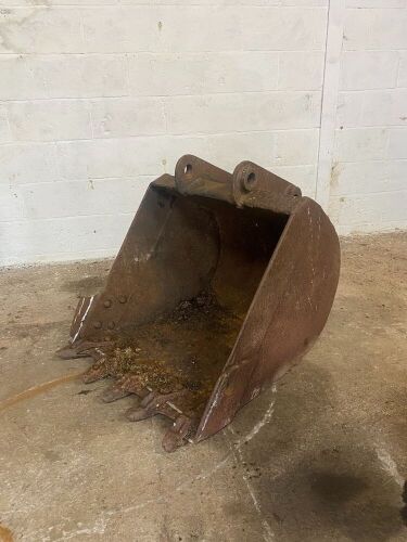 30'' BUCKET WITH TEETH