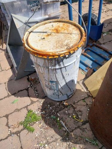 APPROX 10L ALUMINIUM ROOFING PAINT